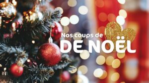 Un sapin avec des guirlandes